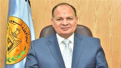 محافظ أسيوط يصدر كتابا دوريا لدعم مبادرة 