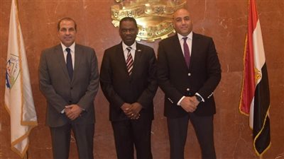 تجارية القاهرة تبحث مع سفير ناميبيا سبل زيادة التبادل التجاري والاستثماري