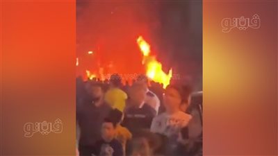 إصابة 8 أشخاص وتفحم 3 سيارات في حريق محل إسفنج بالمحلة | فيديو