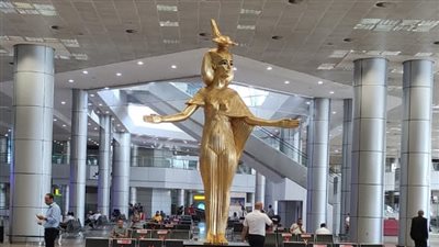 السياحة: وضع 7 مستنسخات لتماثيل أثرية بالمطارات