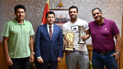 وزير الرياضة يستقبل مصطفى عسل بعد تتويجه ببطولة العظماء الثمانية
