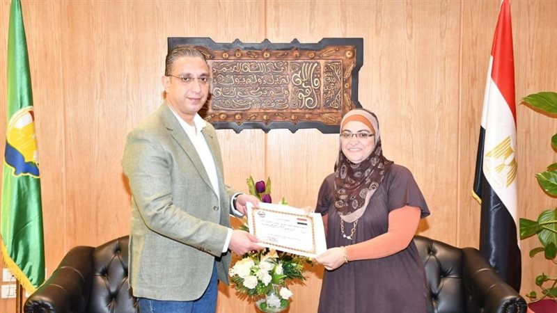 تكريم الأسرة الفائزة