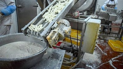 ضبط وإعدام أكثر من 2 طن أغذية فاسدة في بلبيس بالشرقية | صور