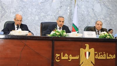 محافظ سوهاج يوجه رؤساء المدن بتكثيف أعمال النظافة والتجميل ورفع الإشغالات