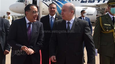 مدبولي يصل إلى العاصمة الجزائرية.. والوزير الأول يستقبله في مراسم رسمية |صور