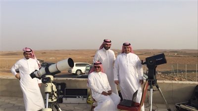 عضو بالمرصد الفلكي السعودي: تصعب رؤية هلال شوال لهذا السبب ( فيديو)