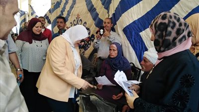 جامعة الزقازيق: الكشف الطبي على 1324 مواطن ومحو أمية 24 آخرين فى قافلة ببحر البقر | صور