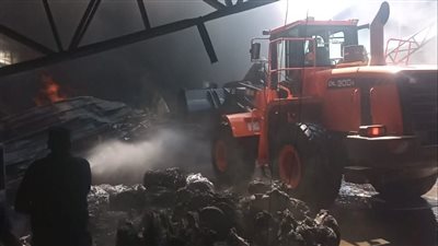 3 صور ترصد حريق مصنع البلاستيك بالقليوبية 