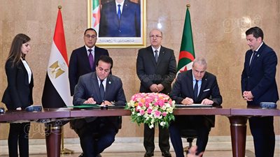 تفاصيل الاتفاقيات ومذكرات التفاهم الموقعة بين مصر والجزائر | صور