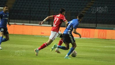 طاهر محمد يسجل الهدف الأول للأهلي ويقلص الفارق مع سموحة