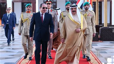 السيسي يعود إلى القاهرة عقب زيارة سلطنة عمان ومملكة البحرين
