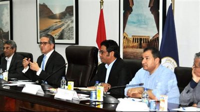 وزير السياحة يلتقي مديري المعاهد الأثرية الأجنبية في مصر