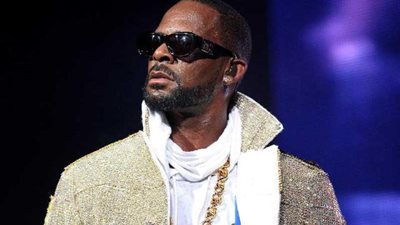 الحكم على المغني الأمريكي آر كيلي بالسجن 30 عاما في قضية 