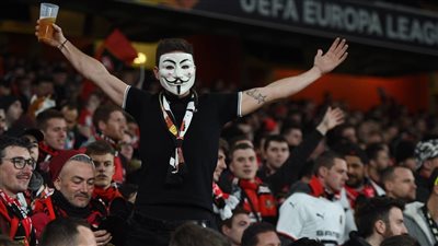 حظر دخول المشجعين المدانين بجرائم كراهية على الإنترنت إلى الملاعب البريطانية