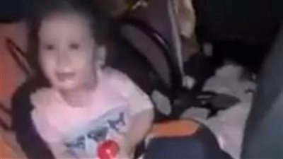 مشهد يكسر القلب.. إسرائيل تعتقل زوجين وتترك طفليهما الرضع يبكون رعبًا في سيارة | فيديو