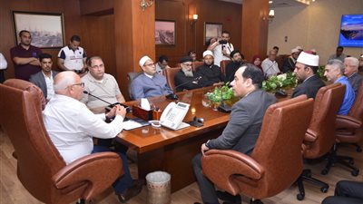 محافظ بورسعيد يستقبل المهنئين بذكرى 30 يونيو.. ويؤكد: المواطن مسئول عن الحفاظ على مكتسبات الدولة