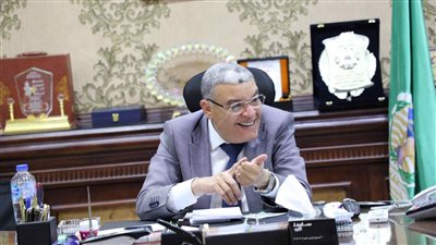 محافظ المنيا يوافق على إنشاء كوبري مشاة على المزلقان البحري بملوى 