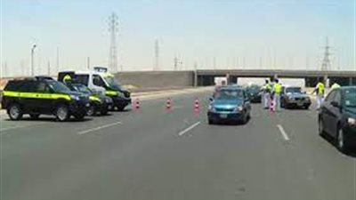 رادارات المرور ترصد 1340 مخالفة التحدث في الهاتف أثناء القيادة أعلى الطرق