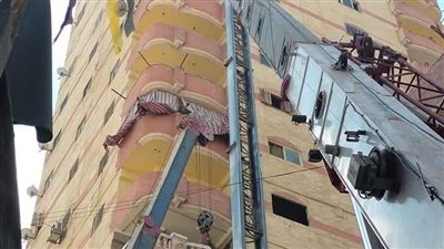 قرارات جديدة من النيابة بشأن واقعة سقوط رافعة اثاث على عقارين بالإسكندرية