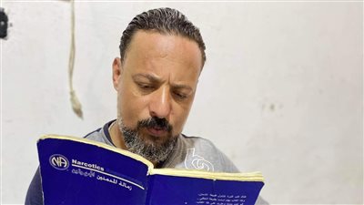  «عيش مبطل.. أحسن ما تبطل تعيش».. رحلة علاج مدمن: كنت بنام جمب الميتين وباكل 30 قرص يوميًا |فيديو 