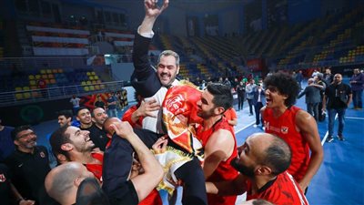 الأهلي يمدد عقد الإسباني أوجستي مدرب السلة لموسمين إضافيين