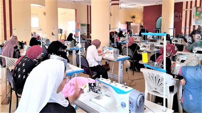 تدريب 76 سيدة على حرفة الخياطة ضمن مبادرة مشغلي بزفتي|صور