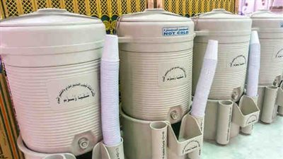 سجاد فاخر وأكثر من مليوني عبوة زمزم يوميًا.. منظومة خدمات الحرم المتكاملة