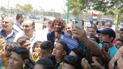 وصول محمد النني إلى المقاولون العرب لزيارة قطاع الناشئين | فيديو وصور