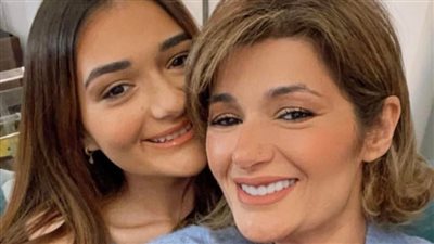 ملك أحمد زاهر تحتفل بعيد ميلاد والدتها: كل سنة وأنا نسخة منك