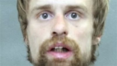 شارب ولحية.. الشرطة الكندية تبحث عن امرأة بملامح غريبة