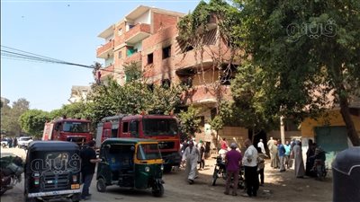 إخماد حريق نشب داخل محلين بالهرم