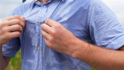 منها العرق الغزير.. أهم أعراض الإجهاد الحراري 