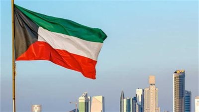 شاب يرمى إخوته الـ4 في الشارع.. صدمة في الكويت