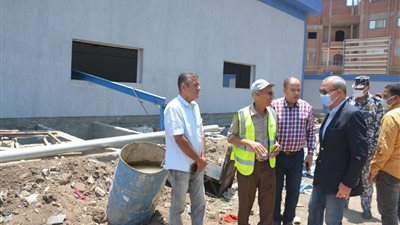 محافظ القليوبية يتفقد مشروعات الصرف الصحي 