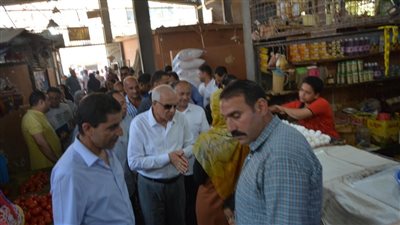  محافظ الجيزة يتفقد سوق الكونيسة للتأكد من توافر السلع بأسعار مناسبة | صور