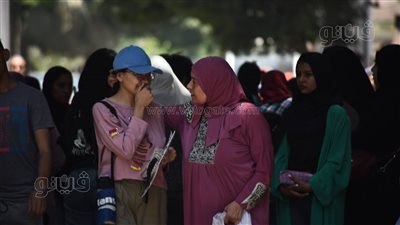 تباين آراء الطلاب حول مادتي الكيمياء والجغرافيا.. شكاوي من الخرائط.. و8 حالات غش في اللجان | صور 