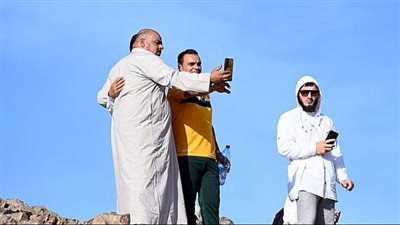 حجاج يوثقون مشاهد من رحلتهم الإيمانية | صور