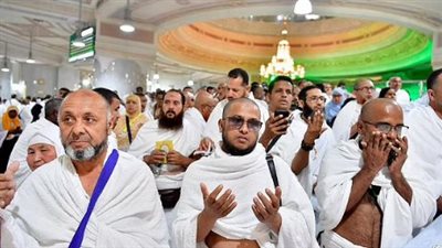 لحظات روحانية وأجواء مفعمة بالإيمان للحجاج بالحرم | صور
