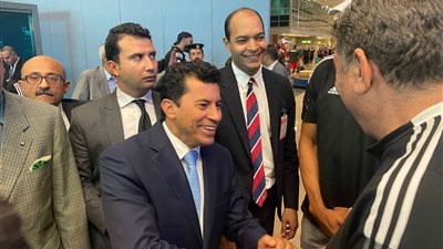 وزير الرياضة يستقبل الفوج الأول من بعثة مصر في دورة البحر المتوسط 