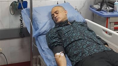 أول صورة للفنان مصطفى عباس في المستشفى بعد تعرضه لوعكة صحية 