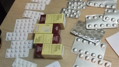 ضبط حشيش ومخدرات بحوزة راكبين بمطار القاهرة