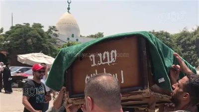 وصول جثمان المذيعة شيماء جمال إلى مسجد السيدة نفيسة لأداء صلاة الجنازة | فيديو