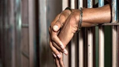 القبض على صاحب محل بحوزته 1040 علبة سجائر مهربة جمركيا بالمرج