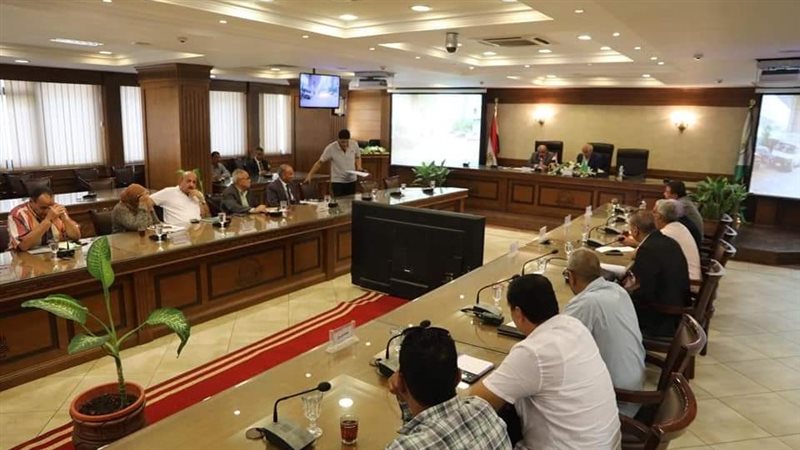 محافظ الجيزة يناقش