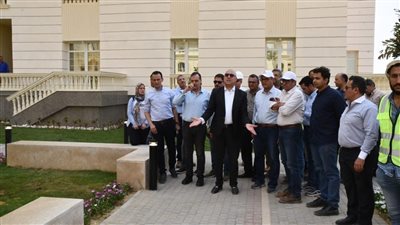 وزير الإسكان يتفقد الحي السكني الخامس 