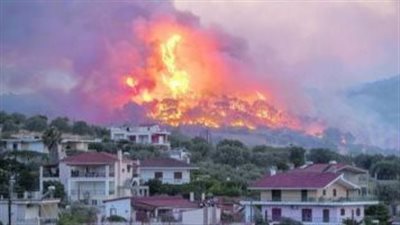 بسبب حرائق الغابات.. إخلاء بلدة كاملة شمال أثينا 