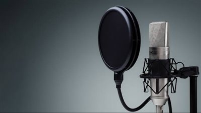 مصطفى لبيب.. موهبة تفرض نفسها في التعليق الصوتي 