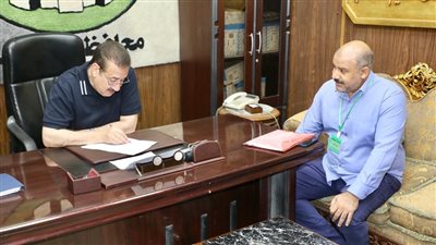 محافظ المنوفية يوجه بصرف مساعدة مالية ومواد غذائية لأرملة مسنة 