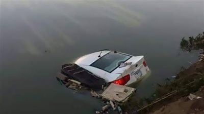 مصرع شخص وإصابة صديقه في انقلاب سيارة ملاكي بترعة بأسيوط 