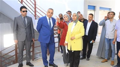 محافظ سوهاج يتفقد أعمال التشطيبات النهائية لمشروع إنشاء السوق الحضري بحي شرق